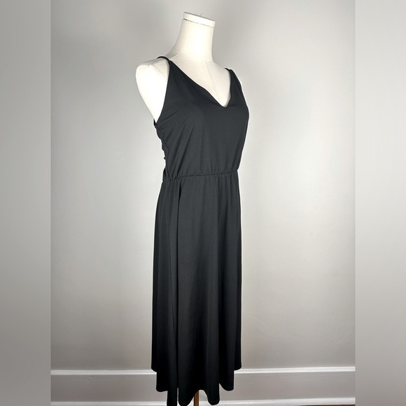 H&M Dresses & Skirts - H & M V  Neck Maxi Summer Dress Black Size Medium